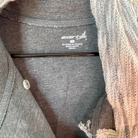 Zippered sweatshirt - Picture 2 of 3